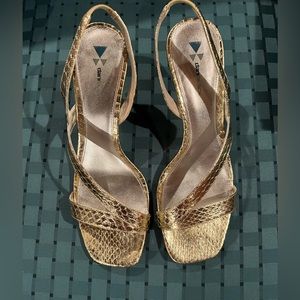 Gold snakeskin stamped wedge heels.   Women’s 9.5 M by Dani Black.